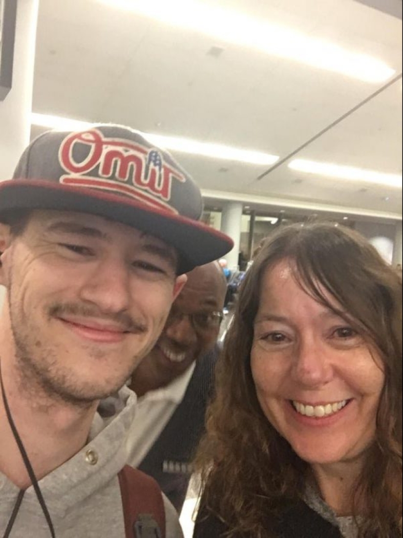 25 photos where all the fun happens in the background 25 photos where all the fun happens in the background