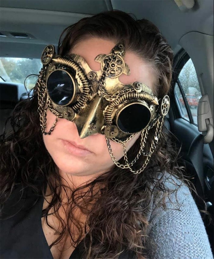 25 unusual things bought at flea markets and thrift stores