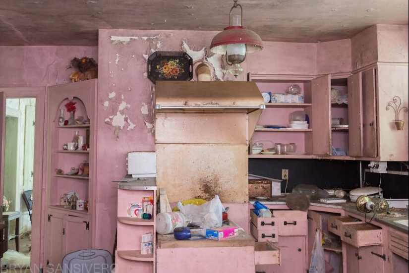 27 creepy photos of an abandoned farmstead 27 creepy photos of an abandoned farmstead