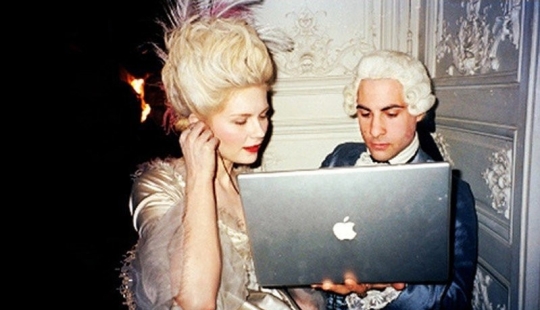 28 funny shots from film sets