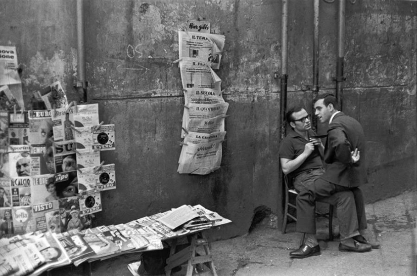 30 photographs by the great photographer Henri Cartier-Bresson