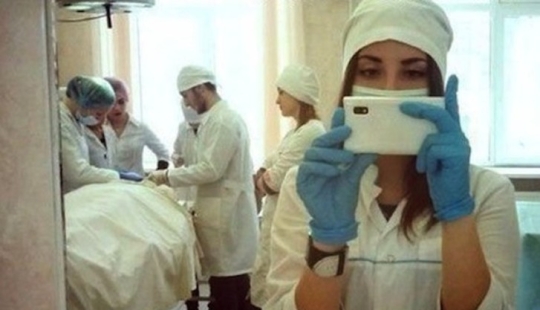 32 es el peor momento para un selfie