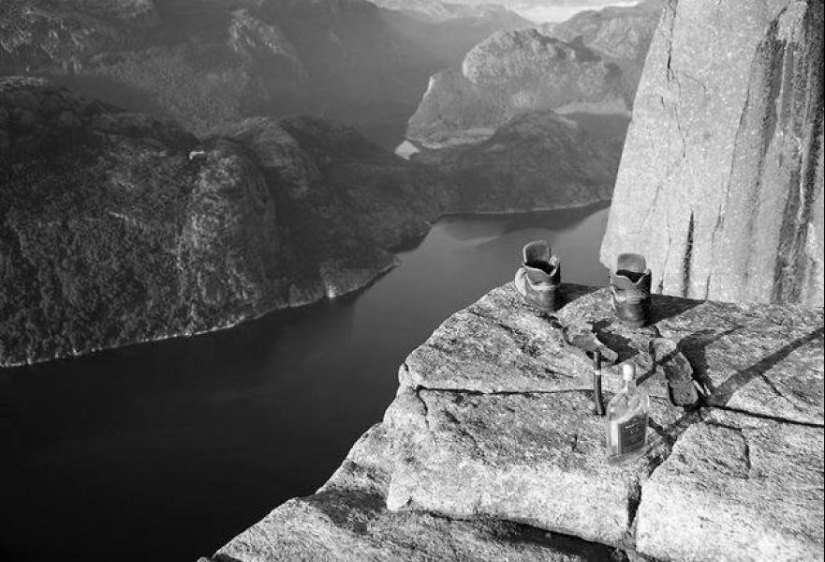 33 creepy pictures from the roof of the world