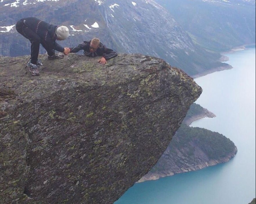 33 creepy pictures from the roof of the world