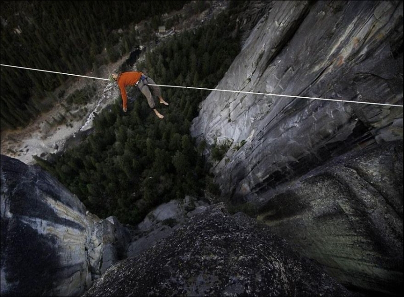 33 creepy pictures from the roof of the world