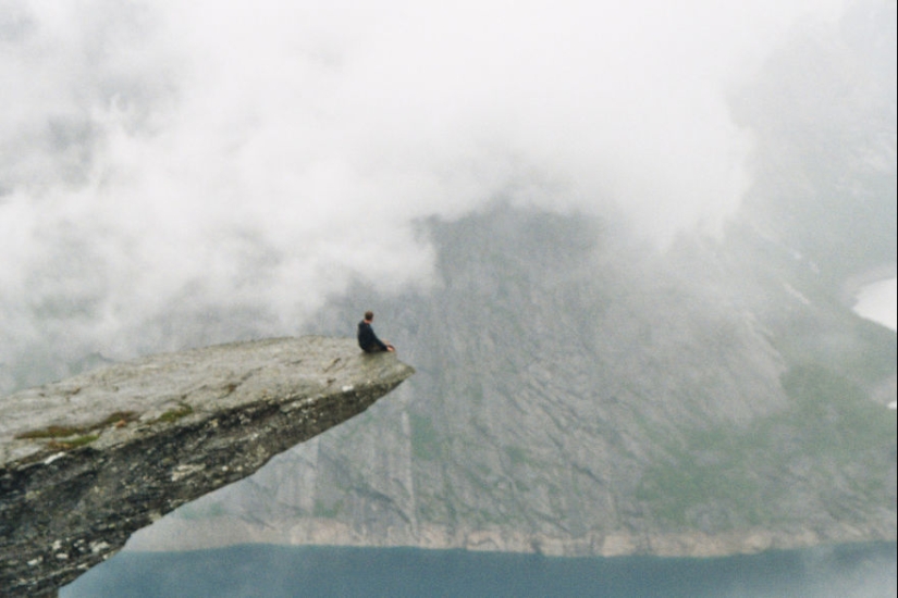 33 creepy pictures from the roof of the world