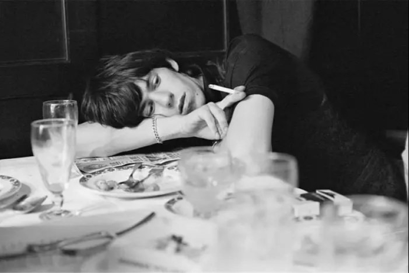 33 rare behind the scenes photos of the legendary personalities from the greatest music photographers 33 rare behind the scenes photos of the legendary personalities from the greatest music photographers