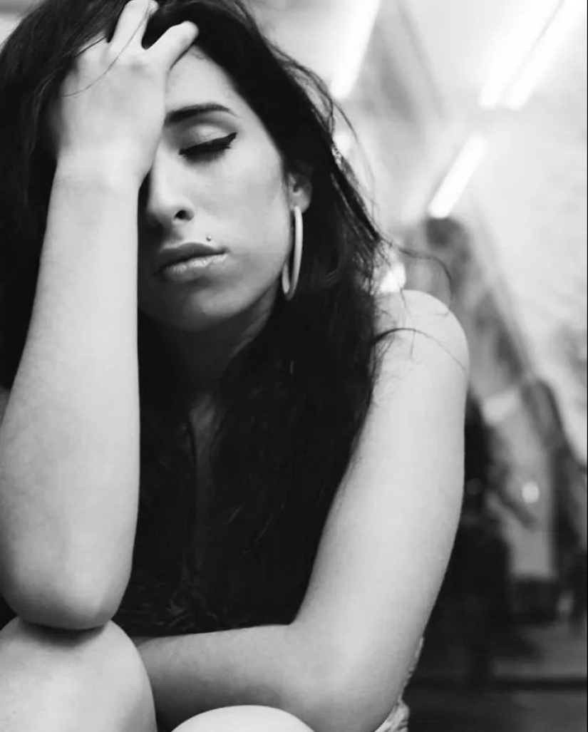 33 rare behind the scenes photos of the legendary personalities from the greatest music photographers 33 rare behind the scenes photos of the legendary personalities from the greatest music photographers