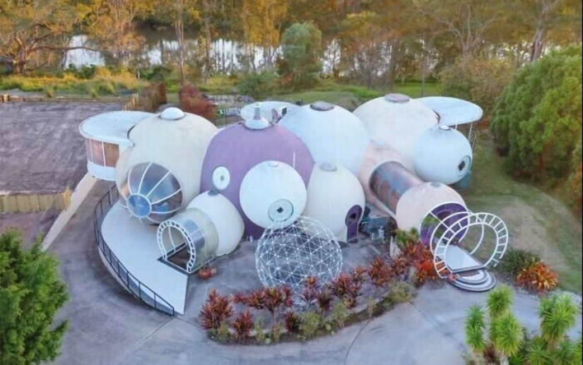 40 questionable architectural solutions that you can't take your eyes off 40 questionable architectural solutions that you can't take your eyes off