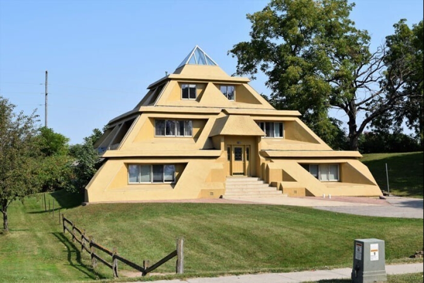 40 questionable architectural solutions that you can't take your eyes off 40 questionable architectural solutions that you can't take your eyes off