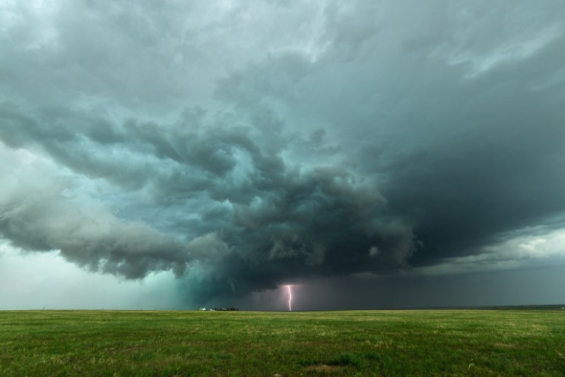"45 000 kilómetros de la persecución": rampante elemento de los ojos de un Americano cazador de la tormenta