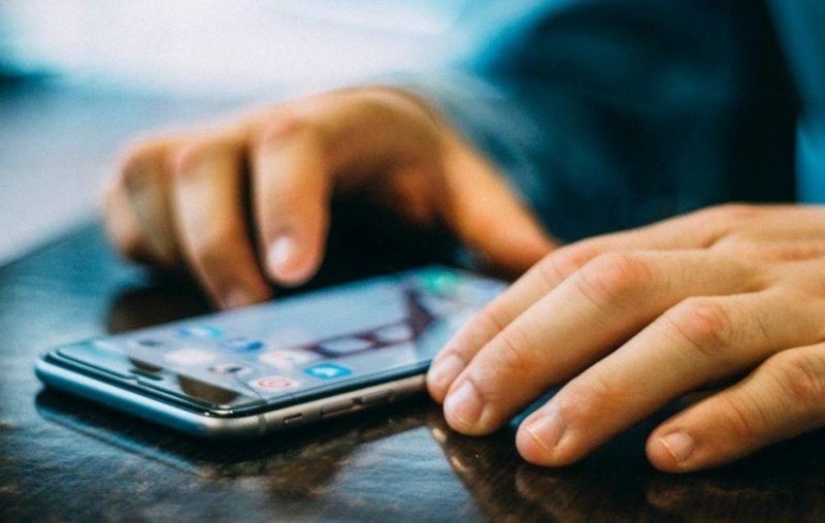 5 important reasons not to take your smartphone to the toilet 5 important reasons not to take your smartphone to the toilet