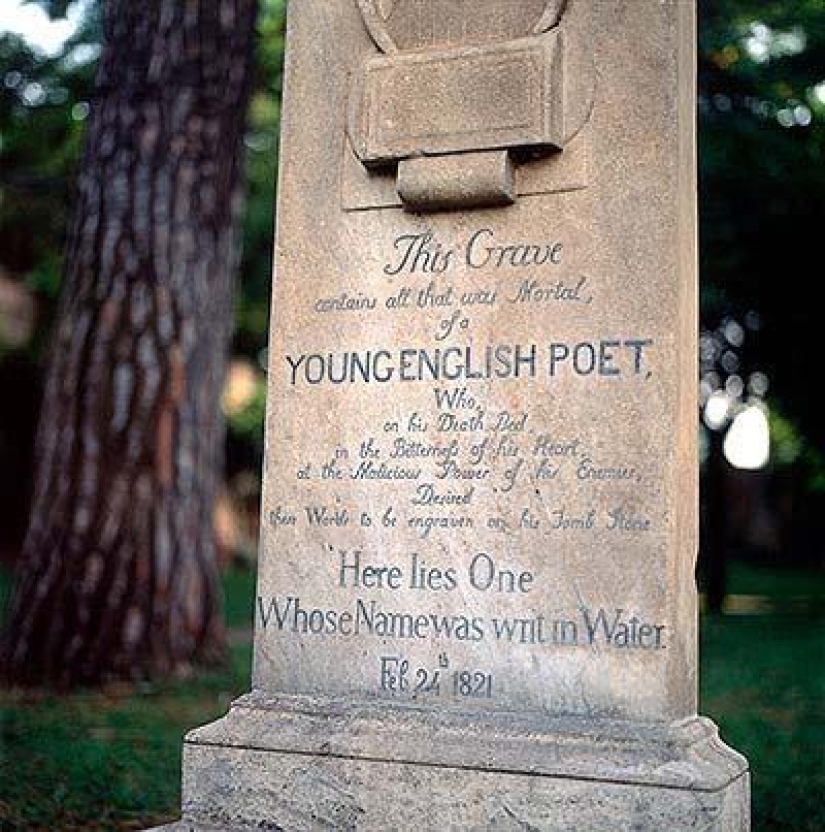 7 famous graves