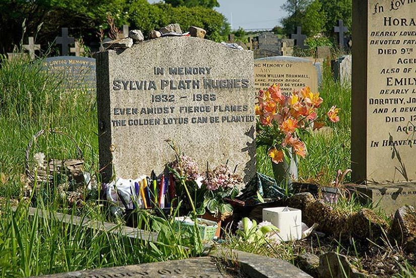 7 famous graves