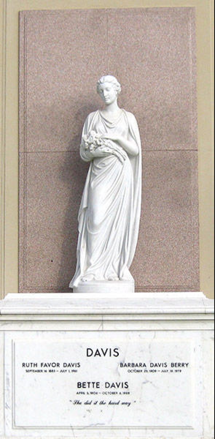 7 famous graves
