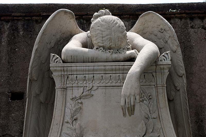 7 famous graves
