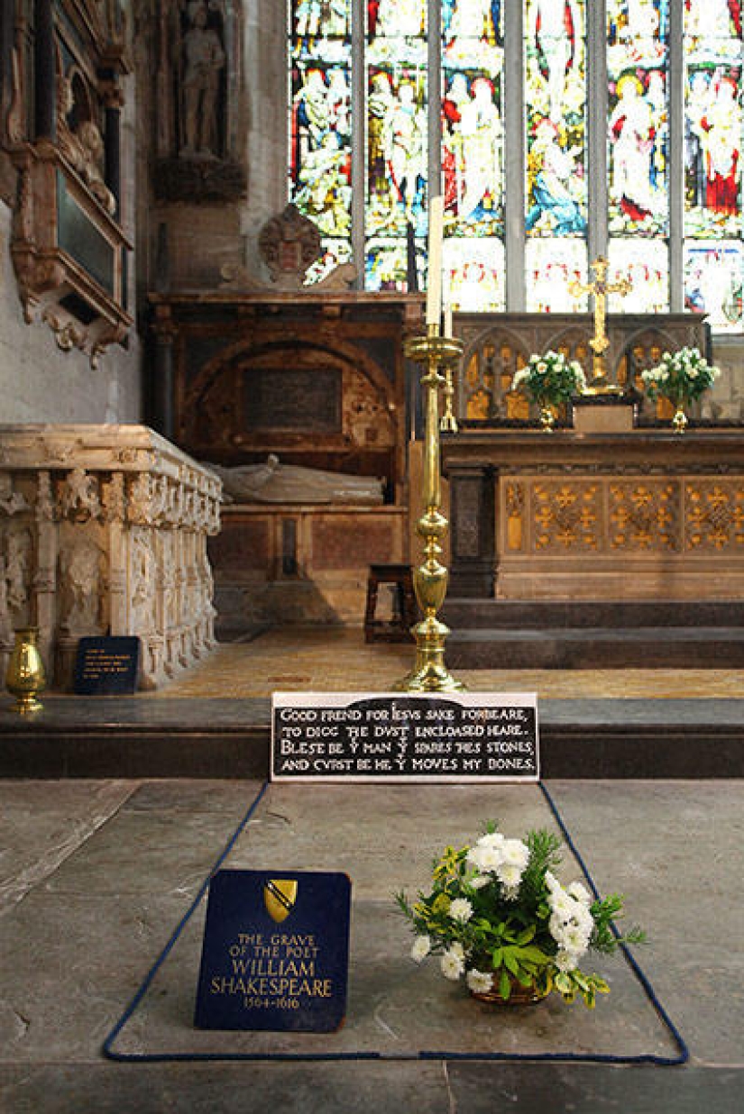 7 famous graves