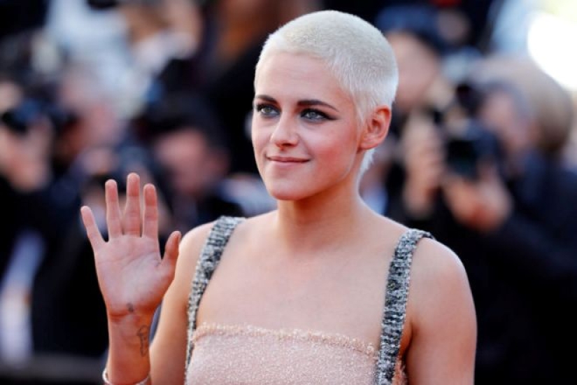 9 estrellas del espectáculo, que nunca sonrisa de Victoria Beckham a Keanu Reeves