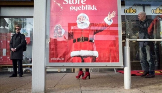 "A game of observation and imagination": how a street photographer from Spain fights boredom