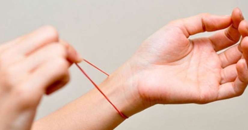 A hair scrunchie almost made a woman disabled A hair scrunchie almost made a woman disabled