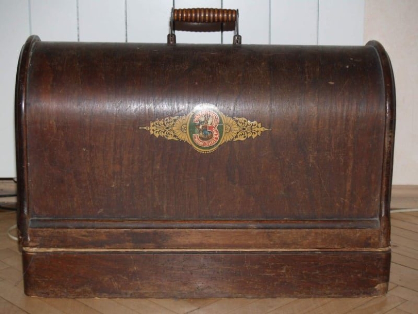 A la caza de máquinas de coser, o por qué los anticuarios necesitan el "Cantante"de la abuela