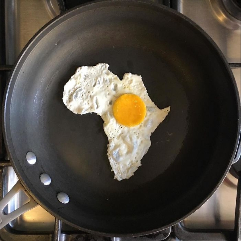 A Mexican woman creates works of art from banal fried eggs A Mexican woman creates works of art from banal fried eggs