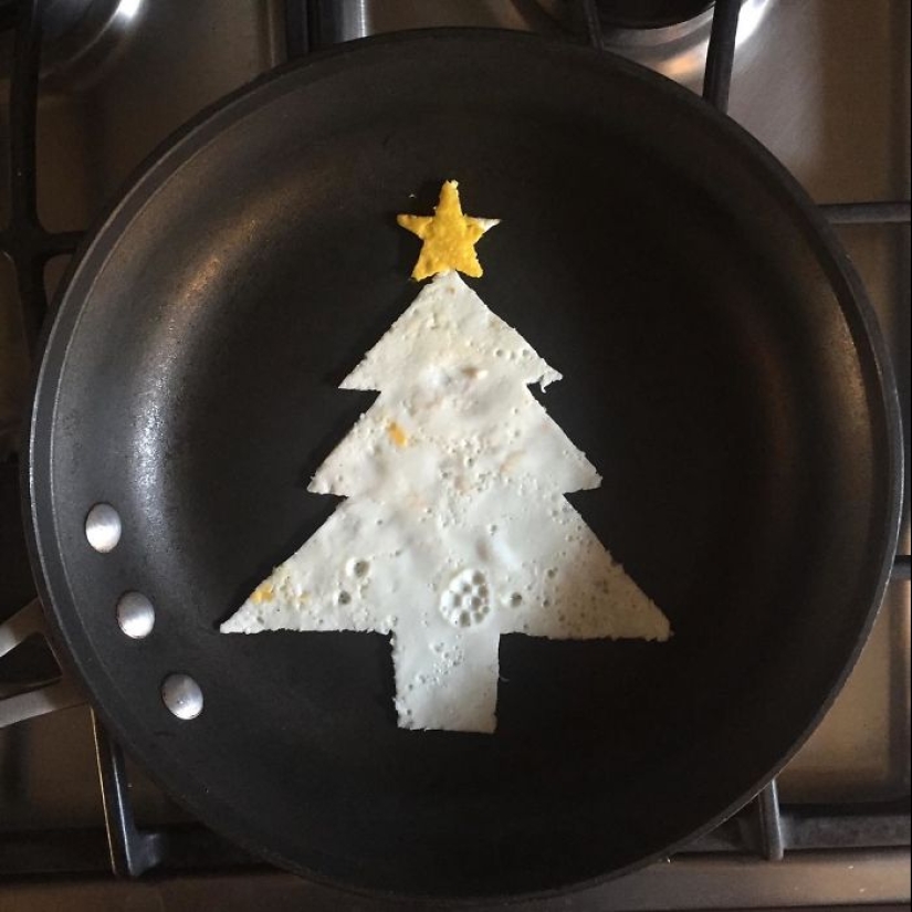 A Mexican woman creates works of art from banal fried eggs A Mexican woman creates works of art from banal fried eggs