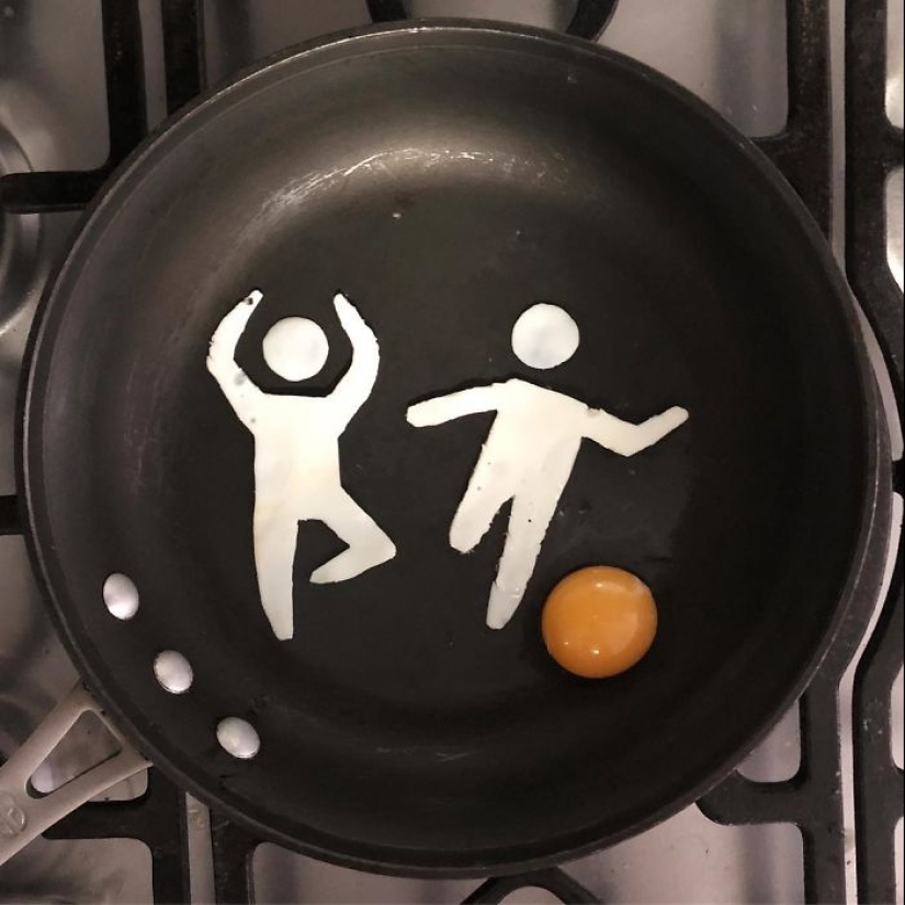 A Mexican woman creates works of art from banal fried eggs A Mexican woman creates works of art from banal fried eggs