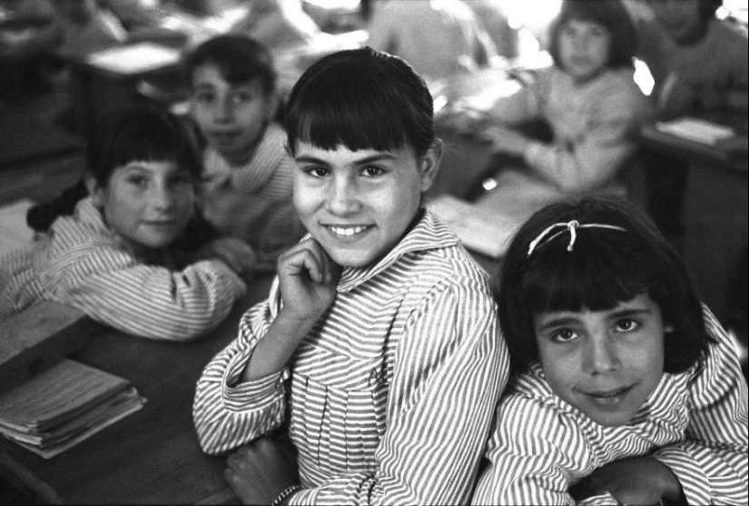 A tourist bought an envelope at a flea market, where he found negatives from an unknown genius