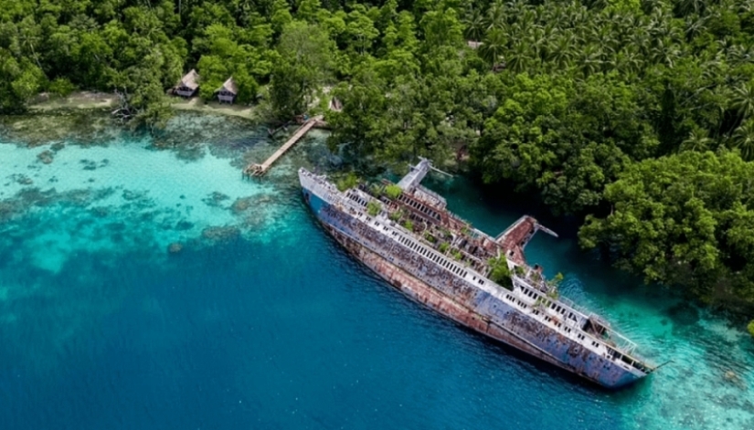 Abandonado en medio del paraíso: el crucero se hizo famoso en todo el mundo tras el accidente Abandonado en medio del paraíso: el crucero se hizo famoso en todo el mundo tras el accidente