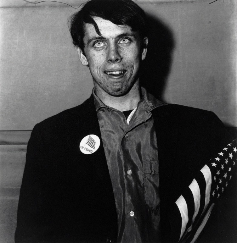 About freaks and people: indecent pictures of Diana Arbus