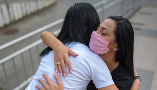 Abrazos-ayudantes: cómo los abrazos mejoran la salud y ayudan a perder peso