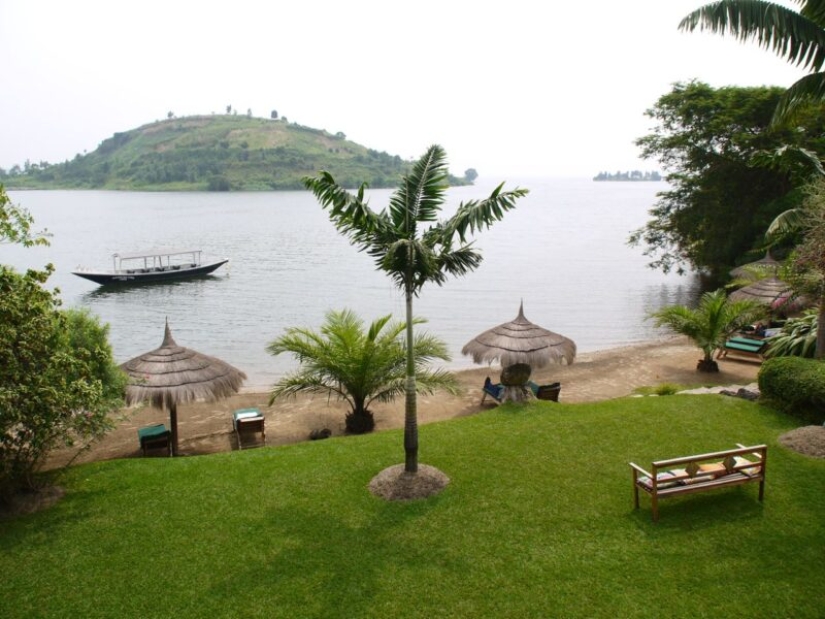 African killer pond: Lake Nyos accounts for 1,800 human casualties