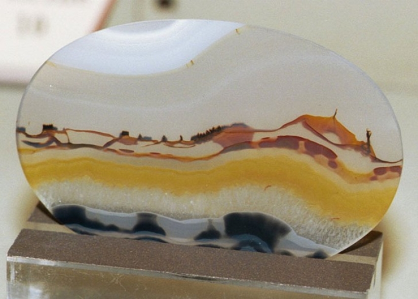 Agates look like little landscapes