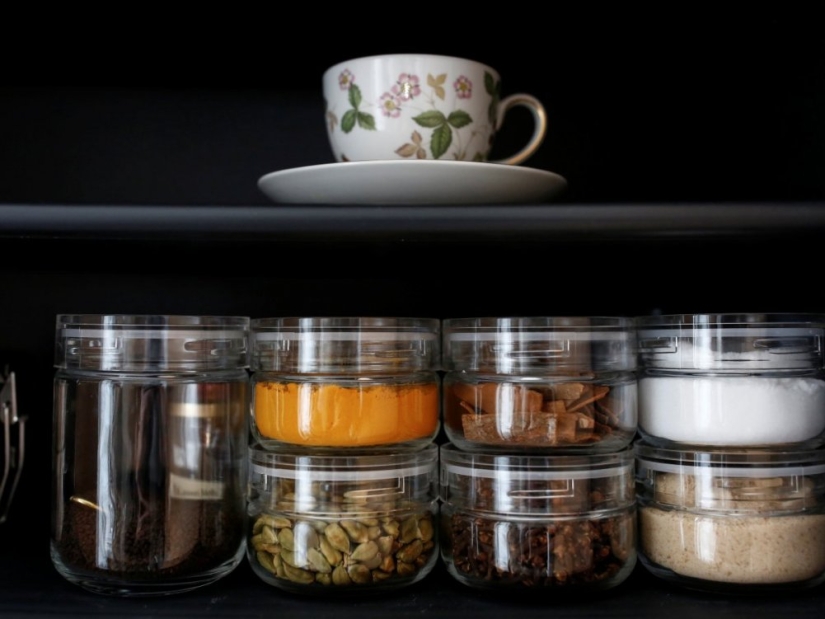 Al menos la pelota está rodando: apartamentos dolorosamente vacíos de minimalistas japoneses