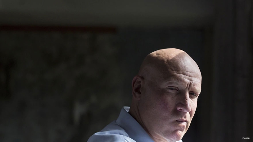 Alcohólicas o millonario? 6 fotógrafos tomaron fotos del mismo hombre Alcohólicas o millonario? 6 fotógrafos tomaron fotos del mismo hombre