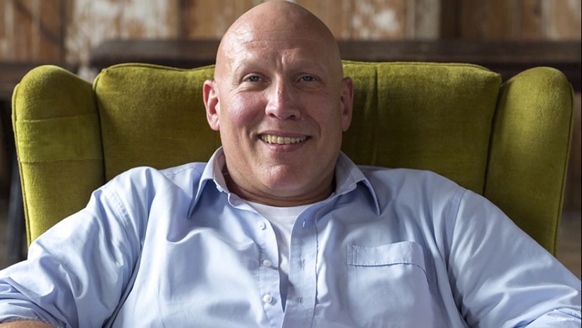 Alcohólicas o millonario? 6 fotógrafos tomaron fotos del mismo hombre Alcohólicas o millonario? 6 fotógrafos tomaron fotos del mismo hombre