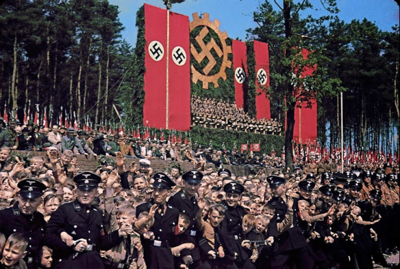 Alemania nazi en fotos a color de Hugo Jaeger, el fotógrafo personal de Hitler