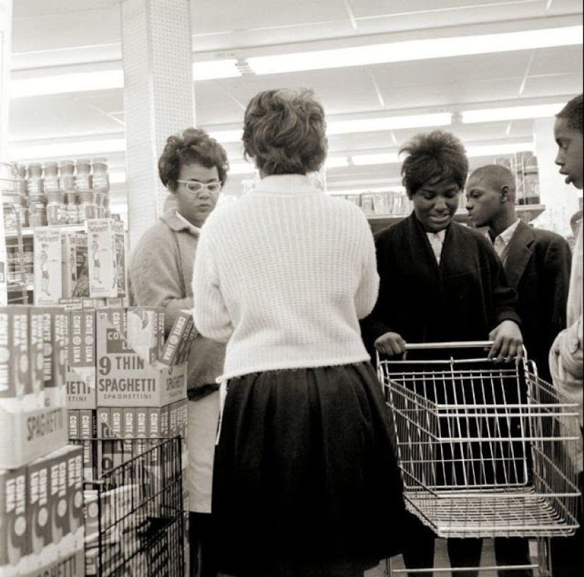 Alien Nostalgia: The Abundance of American Stores in the 60s