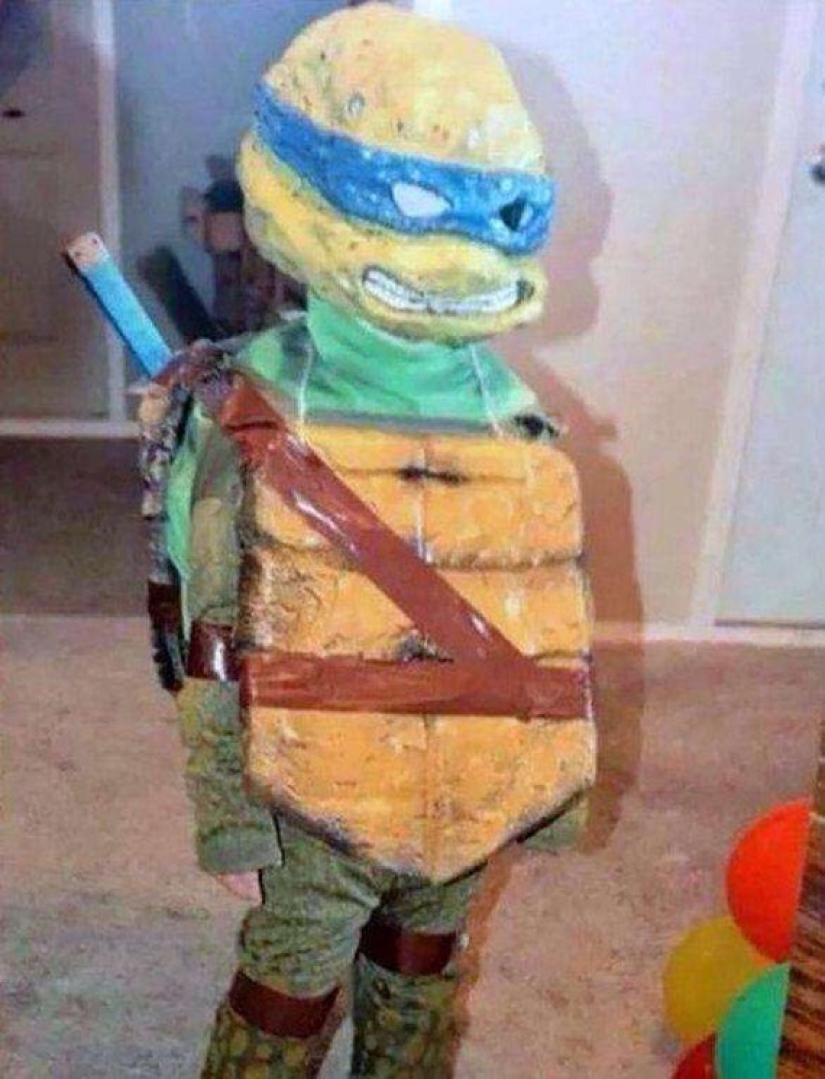 "All the girls are snowflakes, and the boys are clowns": children's costumes for New Year's parties in the 90s