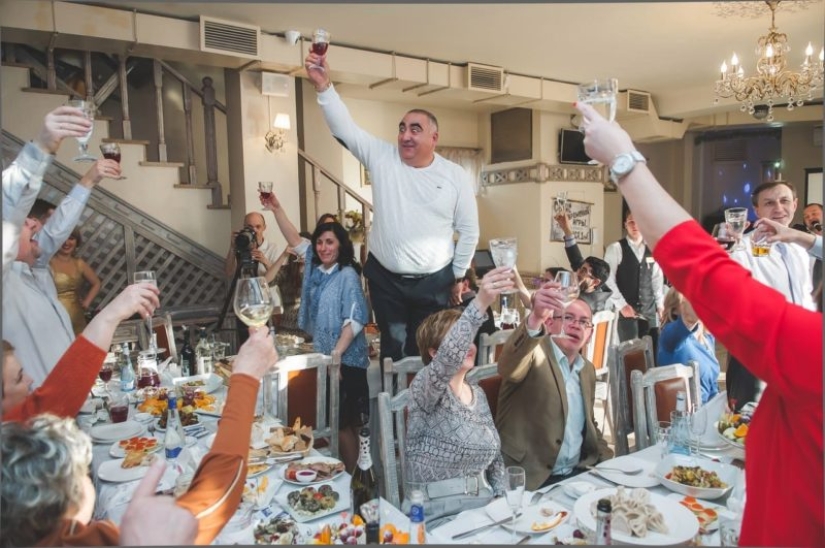 All the luxury of Georgian cuisine, or "Full mtsvadi you, Genatsvale!"