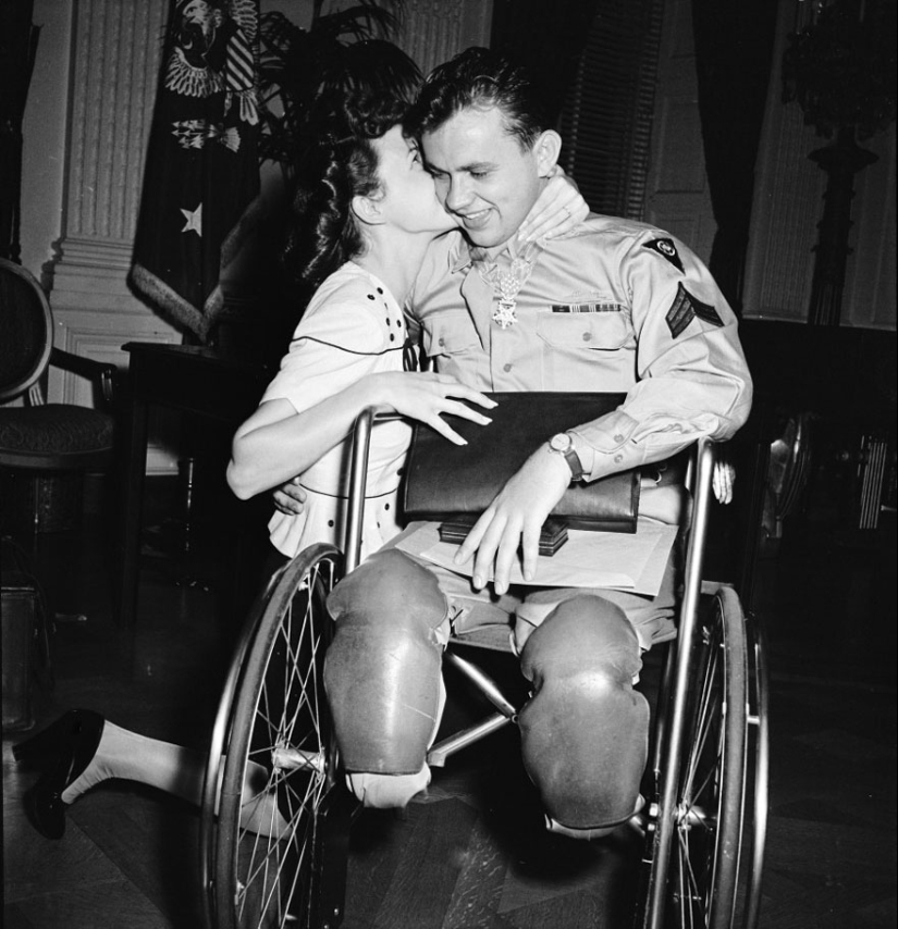 Amor durante la guerra: 30 fotos sobre despedirse y encontrarse con soldados