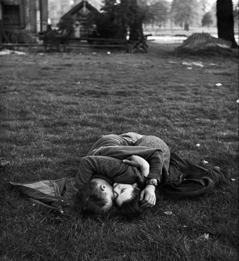 Amor durante la guerra: 30 fotos sobre despedirse y encontrarse con soldados