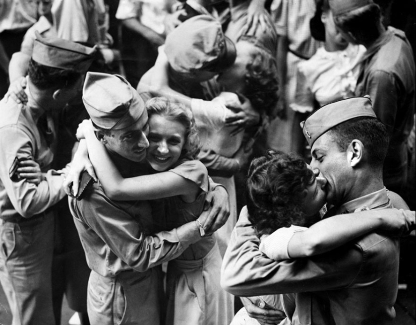 Amor durante la guerra: 30 fotos sobre despedirse y encontrarse con soldados