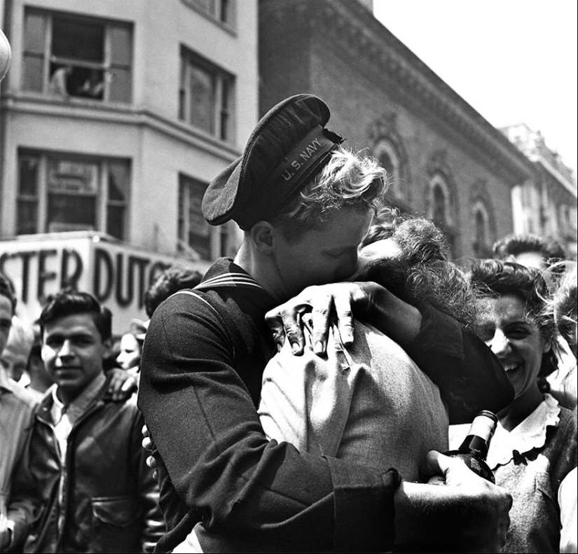 Amor durante la guerra: 30 fotos sobre despedirse y encontrarse con soldados