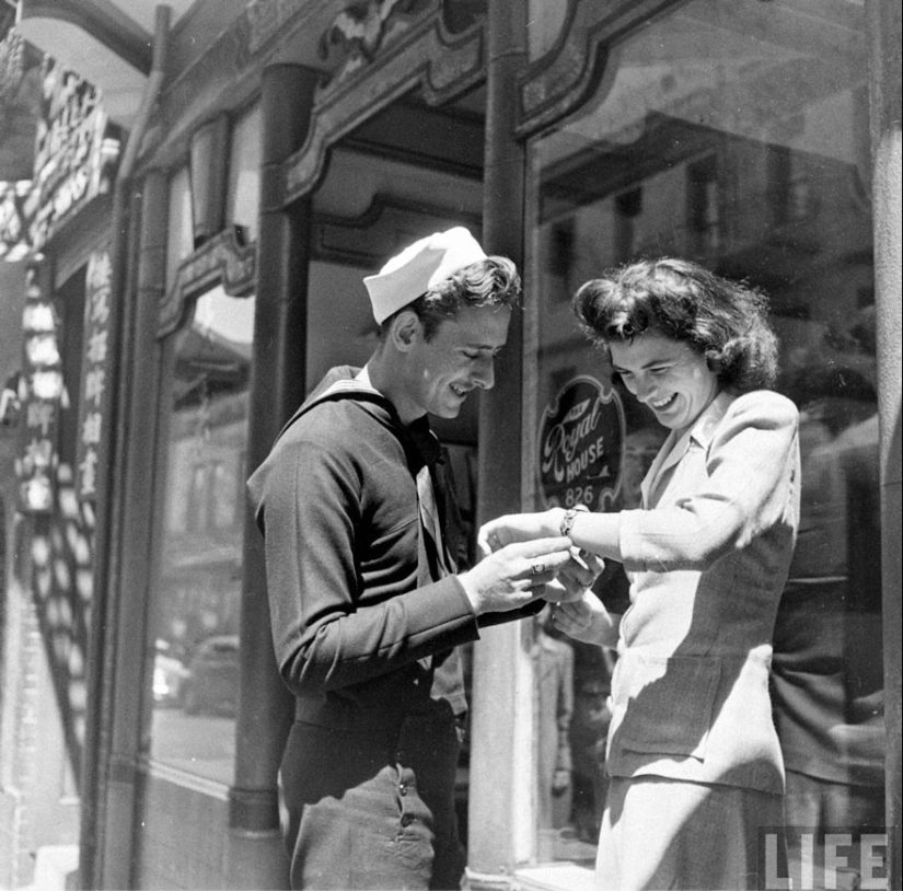 Amor durante la guerra: 30 fotos sobre despedirse y encontrarse con soldados