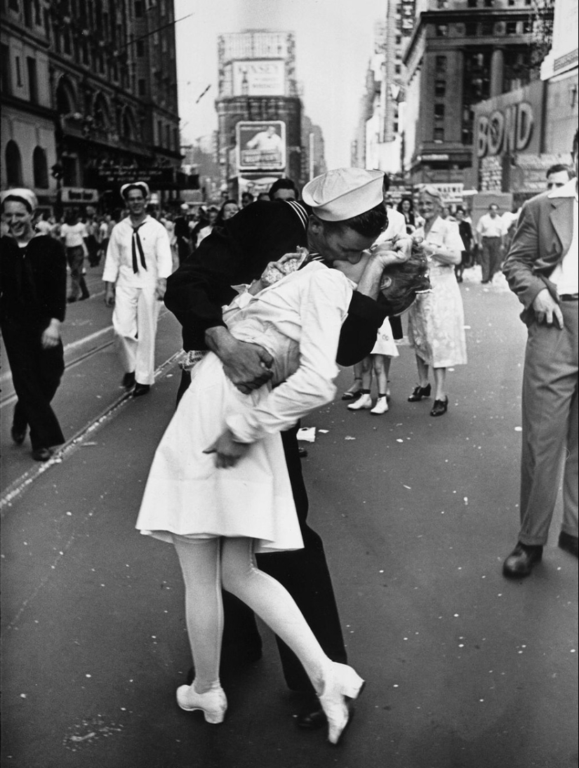 Amor durante la guerra: 30 fotos sobre despedirse y encontrarse con soldados