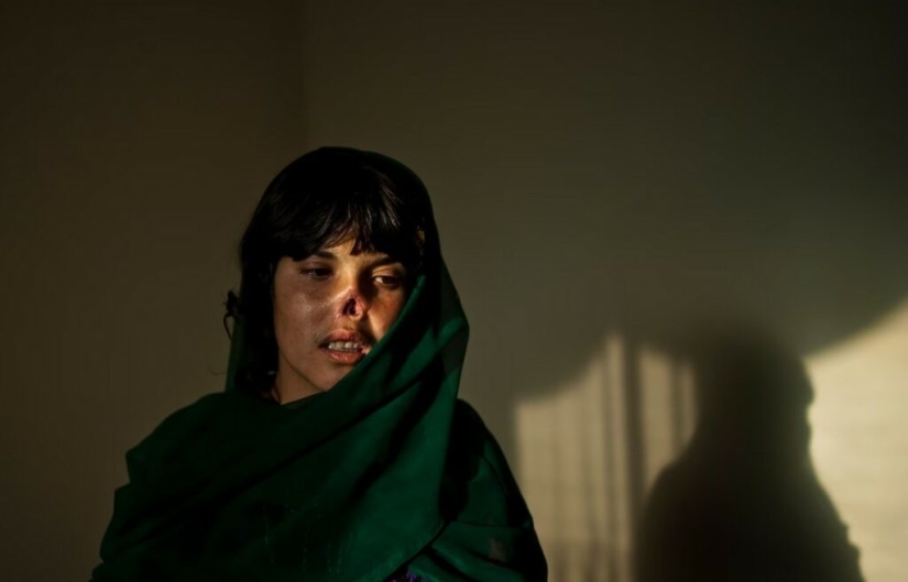 &quot;Amor + Guerra&quot; de la fotógrafa Lynsey Addario: Una historia sobre vivir y trabajar junto a la muerte