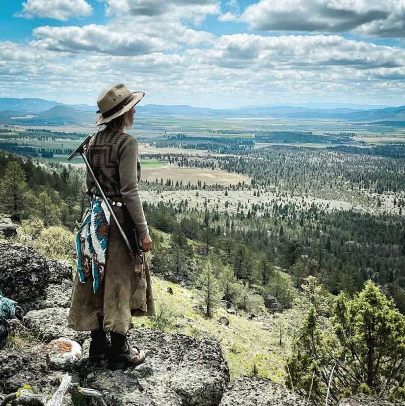 An American woman lives in a tent and eats animals that have been hit by cars. An American woman lives in a tent and eats animals that have been hit by cars.