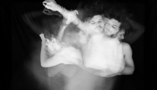 An intimate photo project about how we move when we sleep together